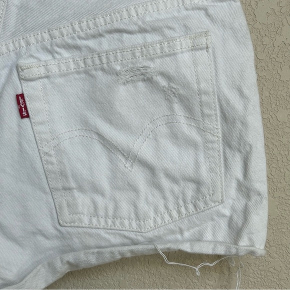Levi’s 501 Women’s W25 White Distressed Cutoff Denim Shorts Raw Hem Button Fly - Picture 7 of 10